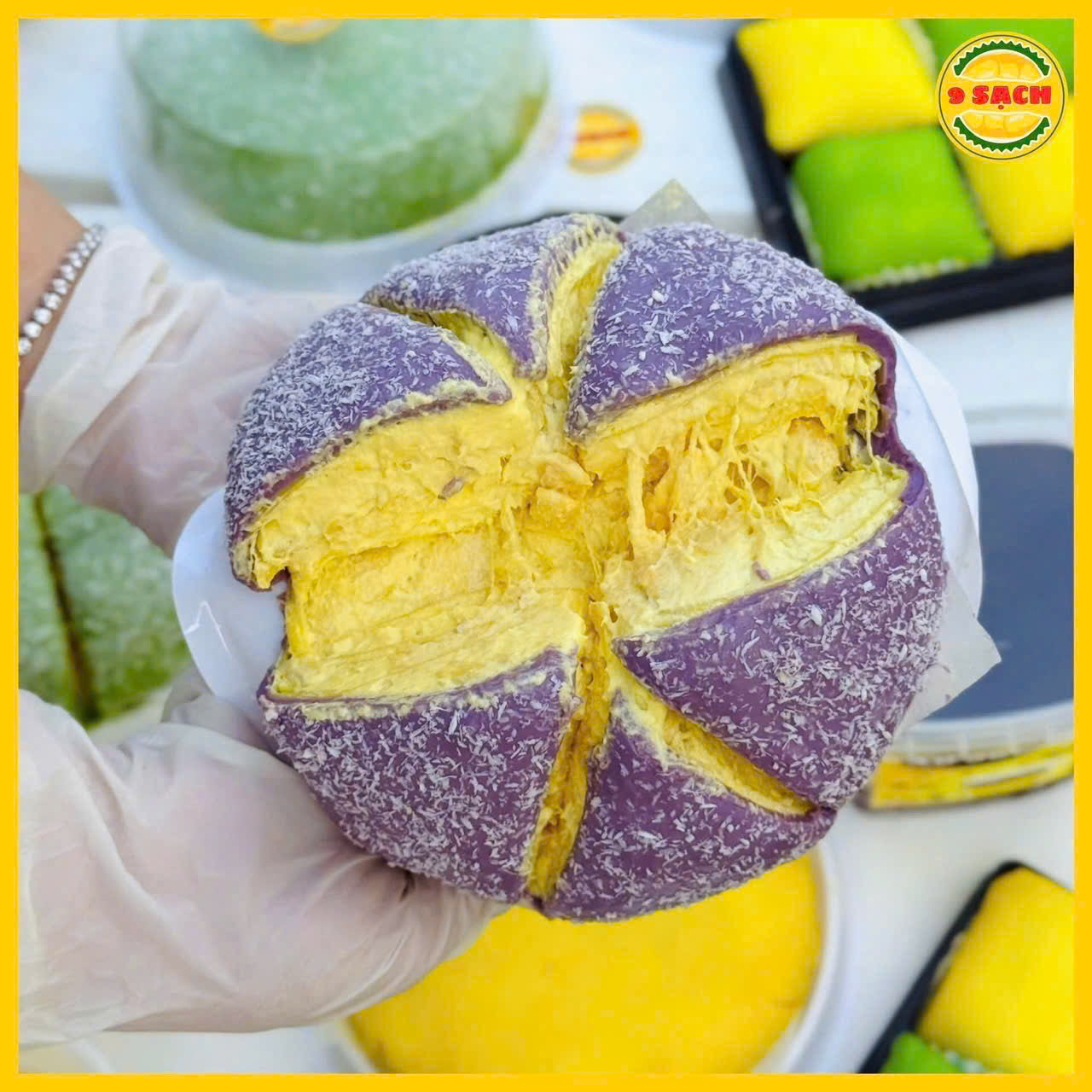 🍠 Phú Sĩ 芋頭千層蛋糕 🥭 口感綿密Q彈,結合芋頭香氣與新鮮榴槤內餡,原汁原味的 9 Sạch 特產。 提供三種尺寸 🎂:12cm、16cm、24cm,滿足不同需求 💛。